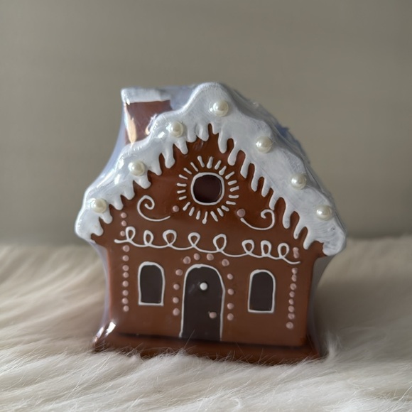 Target Bullseye Playground Gingerbread House Incense Burner Pearl Accents NEW - Picture 1 of 3